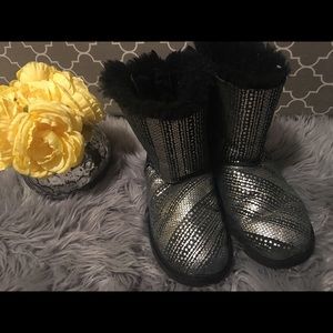 Black and silver Uggs boots used
